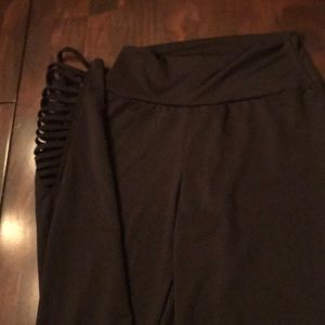 ** NEVER WORN ** Capri leggings
